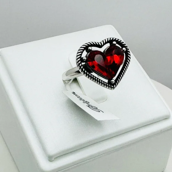 Brighton One Love Petite Heart Ring Size 7 NWT 
w/Brighton pouch - Picture 2 of 6